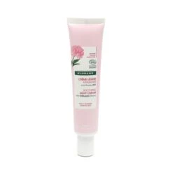 Klorane Crème Légère Apaisante à La Pivoine Bio - Contenance : 40 Ml -Jequiti Shop 6b6c6f72616e652d6372656d652d6c65676572652d6170616973616e74652d7069766f696e652d62696f2d70656175782d73656e7369626c65732d34306d6c2d70726f6475697469af88eb