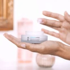 SVR Hyalu Biotic Gelée Régénérante Repulpante - Contenance : 50 Ml -Jequiti Shop 7376722d6879616c752d62696f7469632d67656c65652d726567656e6572616e74652d726570756c70616e74652d3114282037