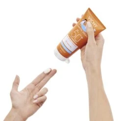 Vichy Capital Soleil Gel Peau Mouillée SPF 50+ - Contenance : 200 Ml -Jequiti Shop 76696368792d6361706974616c2d736f6c65696c2d67656c2d706561752d6d6f75696c6c65652d7370662d35302d32d87e01c1