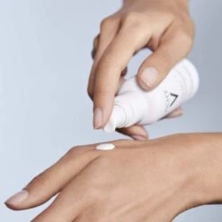 Vichy Capital Soleil UV-Age Daily Fluide Solaire Anti-âge SFP 50+ - Contenance : 40 Ml -Jequiti Shop 76696368792d6361706974616c2d736f6c65696c2d75762d6167652d6461696c792d666c756964652d736f6c616972652d616e74692d6167652d7366702d35302d35abf66c0d